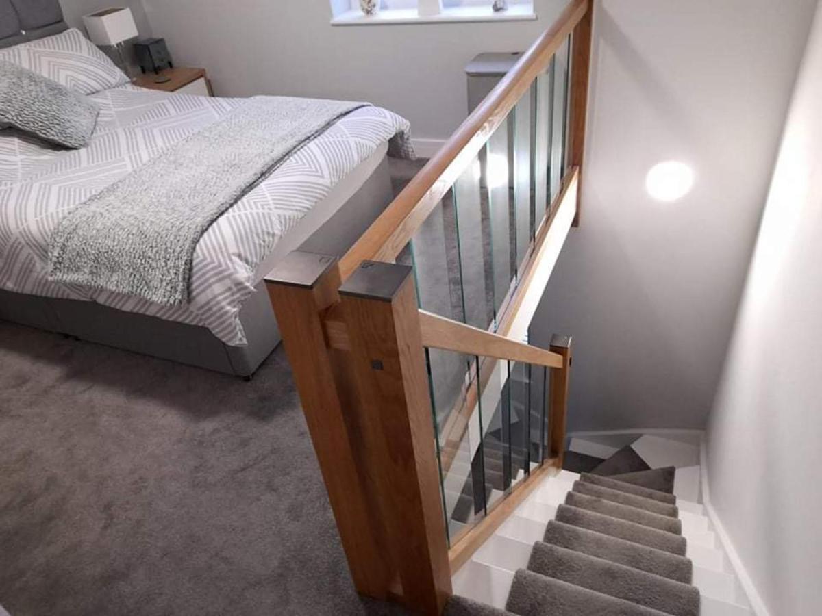 Outstanding Modern 1-Bed House In Chippenham Чипенъм Екстериор снимка