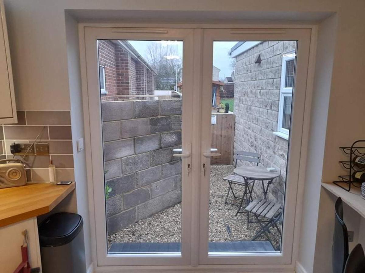 Outstanding Modern 1-Bed House In Chippenham Чипенъм Екстериор снимка