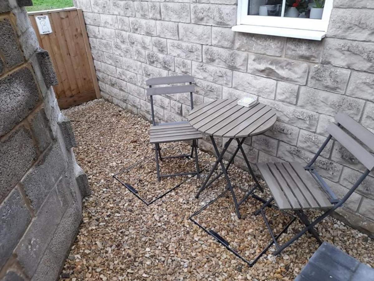 Outstanding Modern 1-Bed House In Chippenham Чипенъм Екстериор снимка